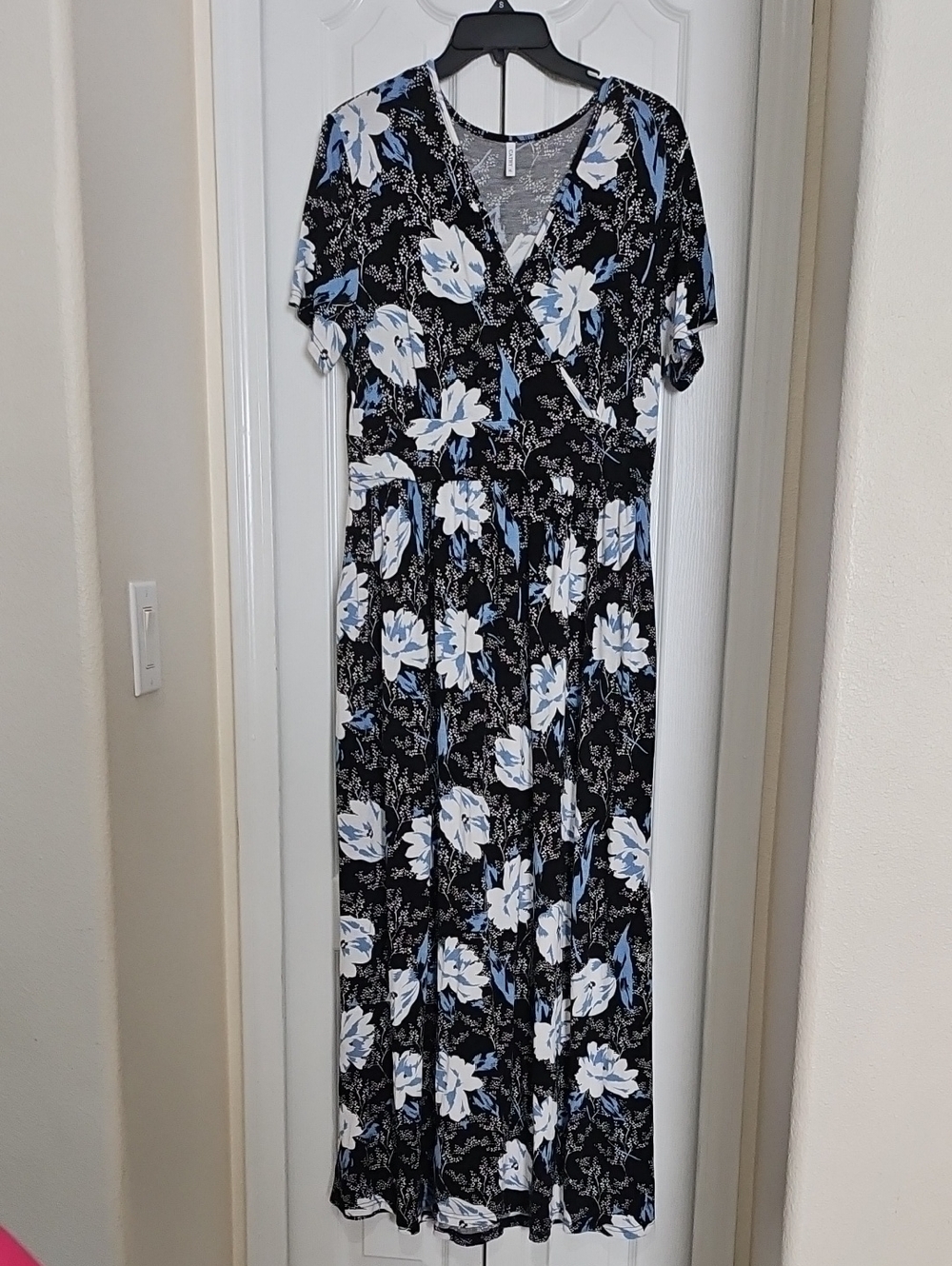 Cathy Women's XL Black Blue Floral Faux Wrap Midi Dress Short Sleeve Stretch - Picture 2 of 11